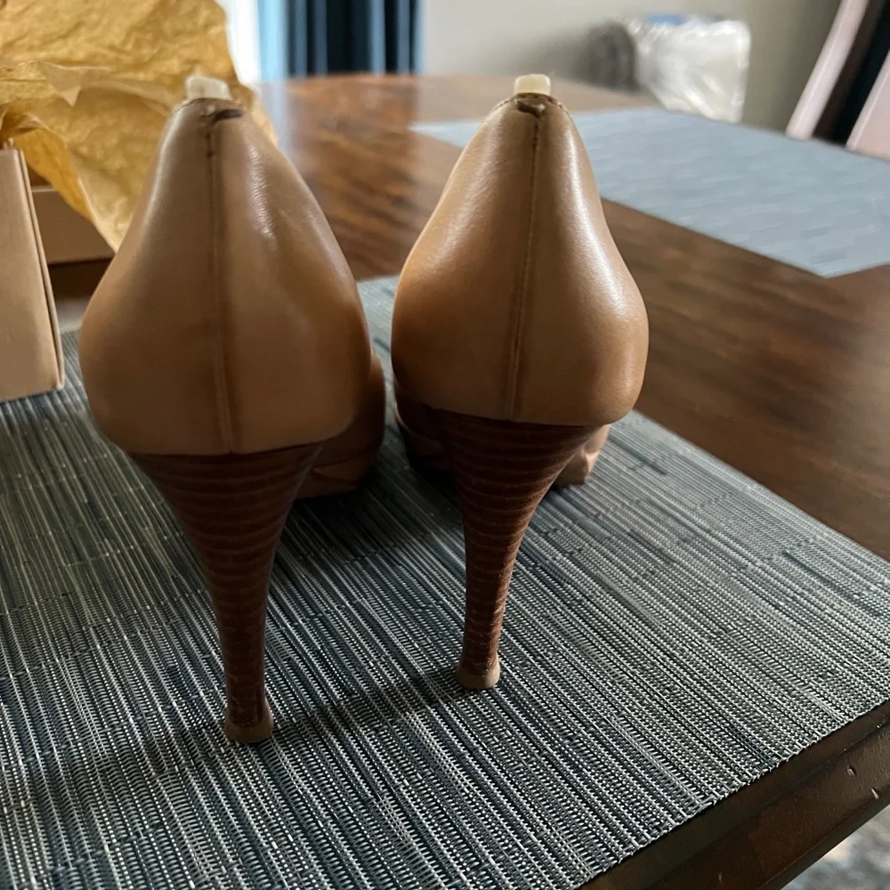Cole Haan Chelsea Pumps Sandstone Size 6 - Picture 14 of 15